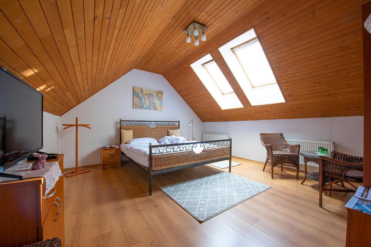 Penzion Familia Hotel Poprad Bagian luar foto