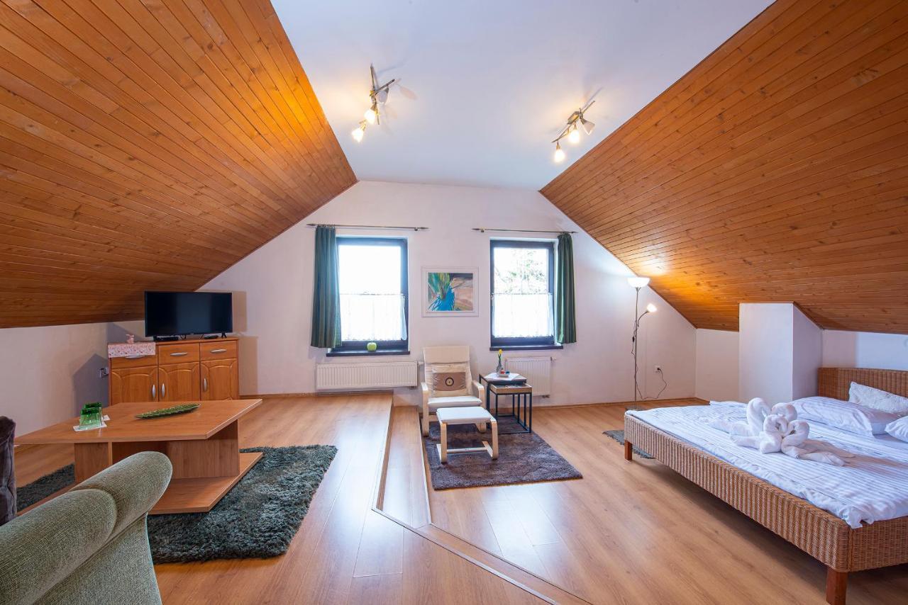 Penzion Familia Hotel Poprad Bagian luar foto