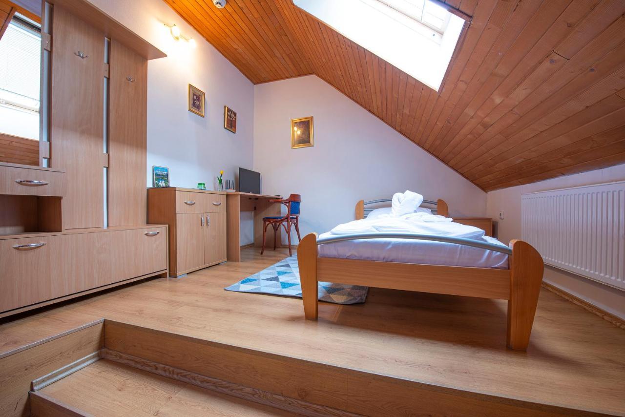Penzion Familia Hotel Poprad Bagian luar foto